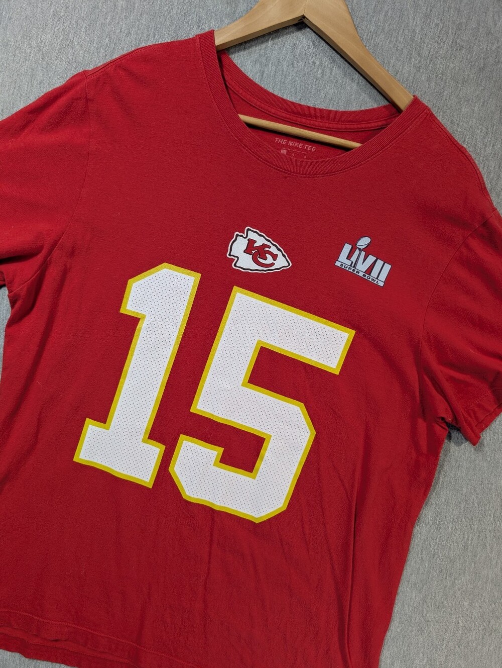 The Nike Tee Mahomes 15 KC T-Shirt Large Red Super Bowl 57